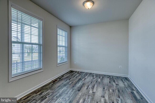 Building Photo - 336 Boxelder Dr