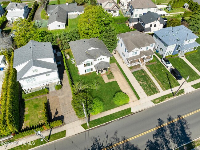 Building Photo - 230 Norwood Ave N