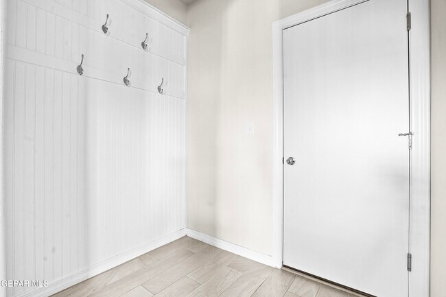 Building Photo - 12265 Desert Pine Ave