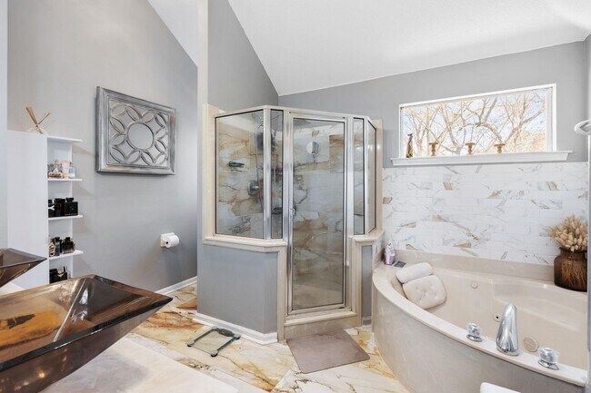 Building Photo - 7911 Pinefrost Ln