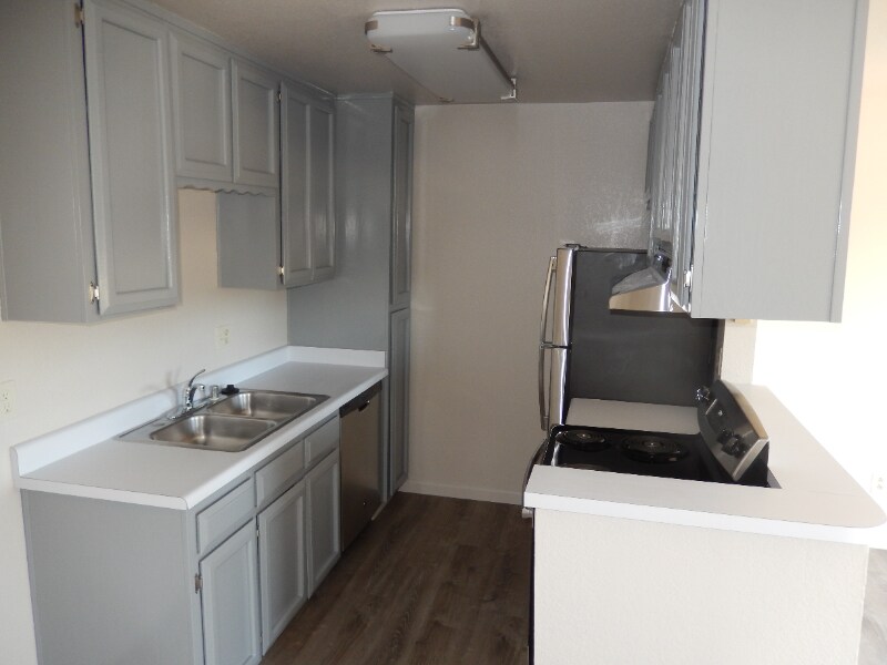 Building Photo - 4467 Valeta St