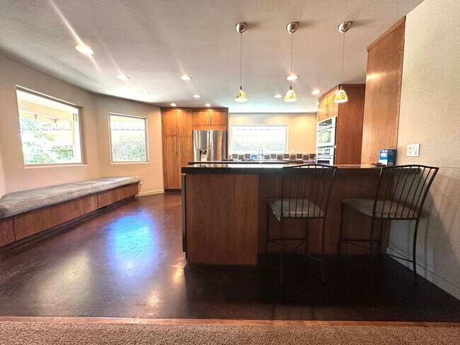 Building Photo - Beautiful 3-Bedroom Home with Open Floor Plan & Private Backyard