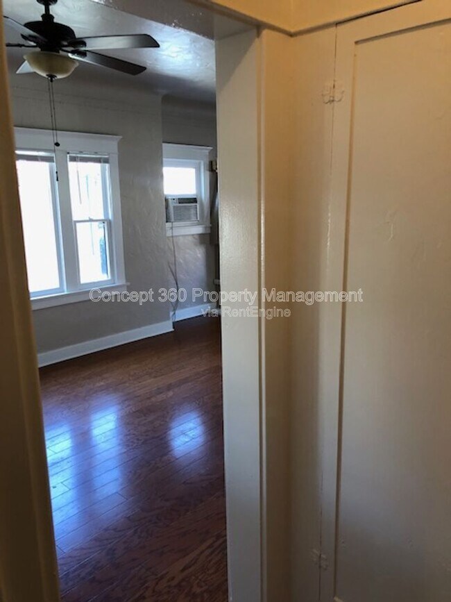 Building Photo - 1144 E Appleton St