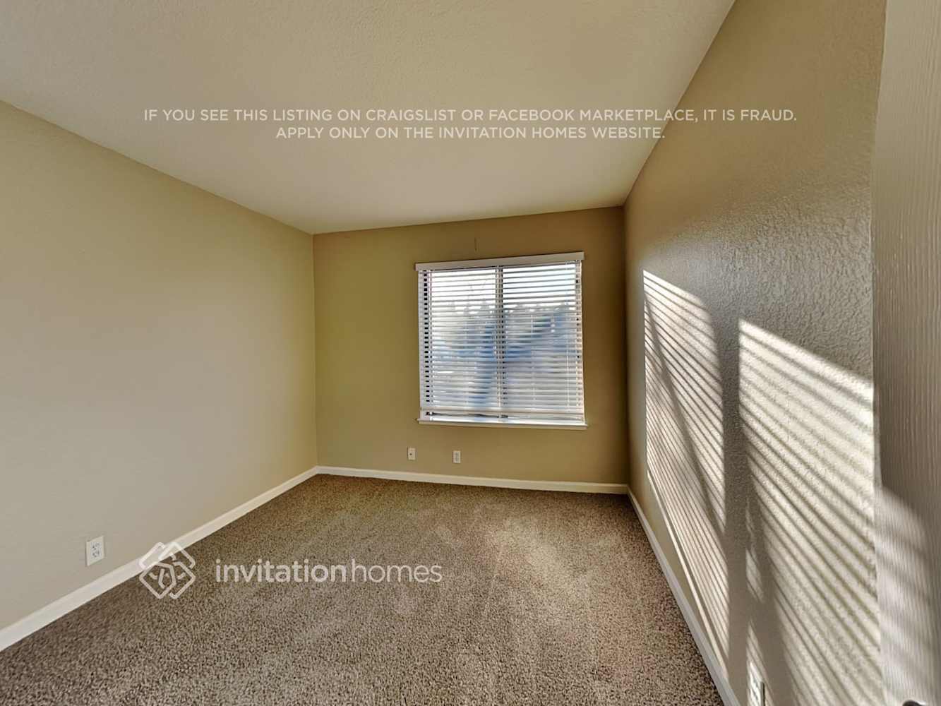 Building Photo - 437 Royal Oaks Dr