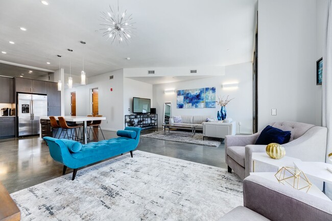 Building Photo - FULLY FURNISHED LUXURY DOWNTOWN LIVING AT ...