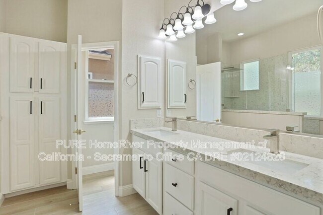 Building Photo - 12020 Gold Pointe Ln