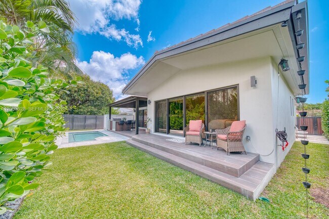 Building Photo - 1940 SW 32nd Pl