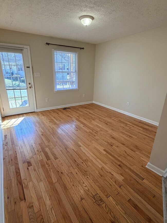 Building Photo - 2 Bedroom 2 Bath Cape Style House in East Asheville