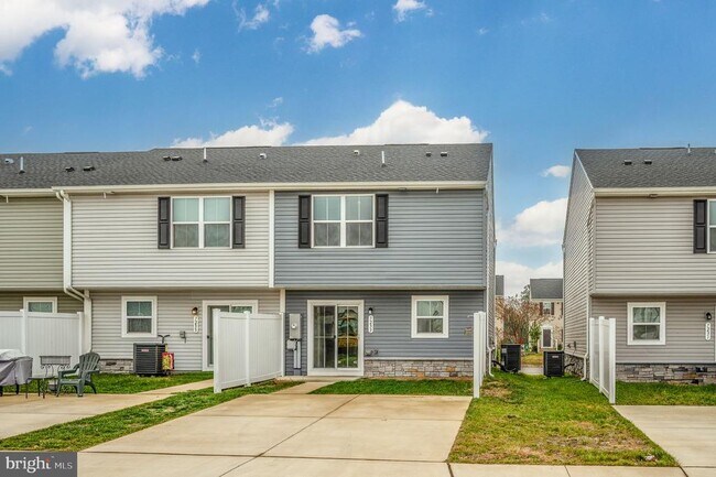 Building Photo - 7233 Statesman Blvd