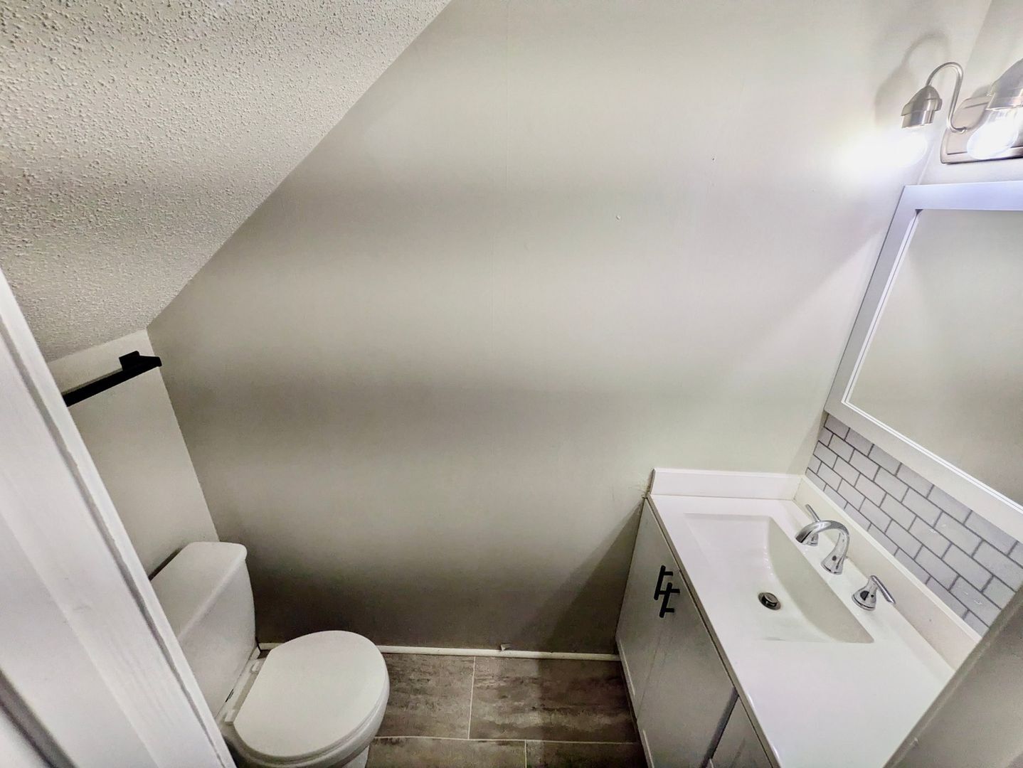 Building Photo - 143 Montague Dr