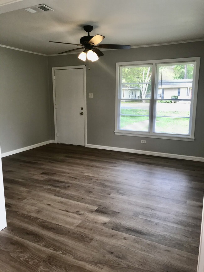 The living room has new paint, ceiling fan &amp; flooring. Lots of natural light, open floorplan. New blinds in every room. - 601 Eason Pl