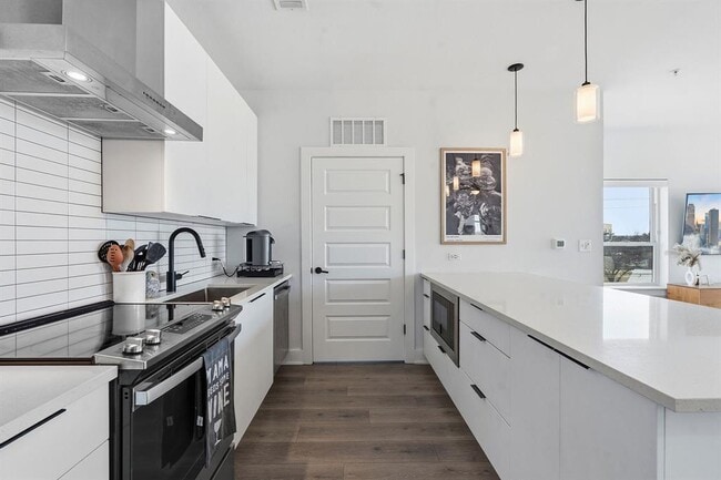 Building Photo - 2220 Webberville Rd