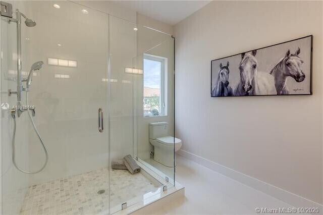 Building Photo - 696 NE 43rd St