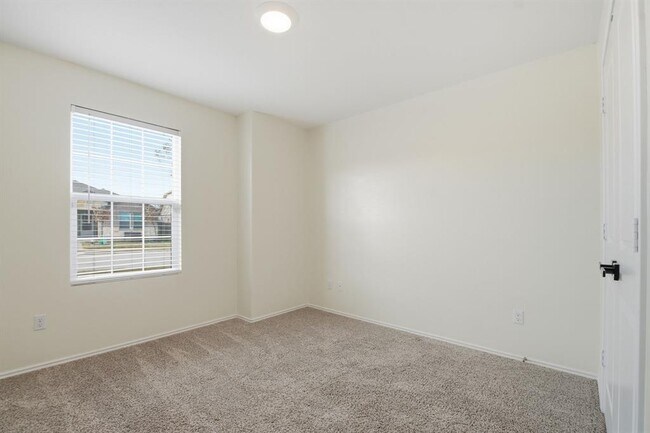 Building Photo - 287 George Neggan Ln