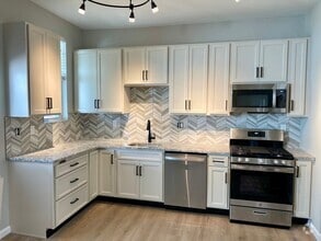 Building Photo - Beautiful Renovated Condo in The Hill