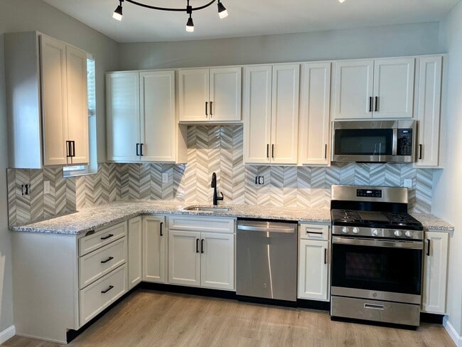Primary Photo - Beautiful Renovated Condo in The Hill