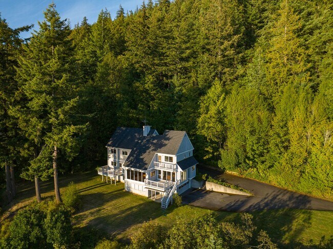 Building Photo - Beautiful home with views and in a gated c...