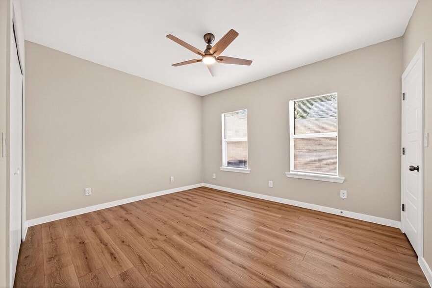 Building Photo - 631 E Mistletoe