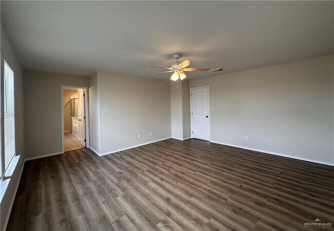 Building Photo - 19 Briarwood Dr