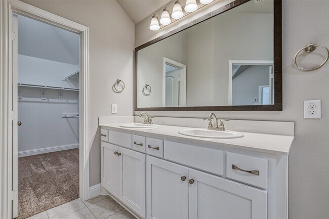 Building Photo - 207 Gardenia Dr