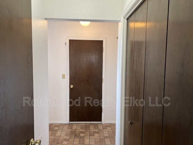 Building Photo - 395 Parkchester Dr