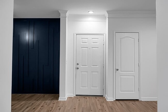 Building Photo - MOVE IN SPECIAL - 50% off First Month's Re...