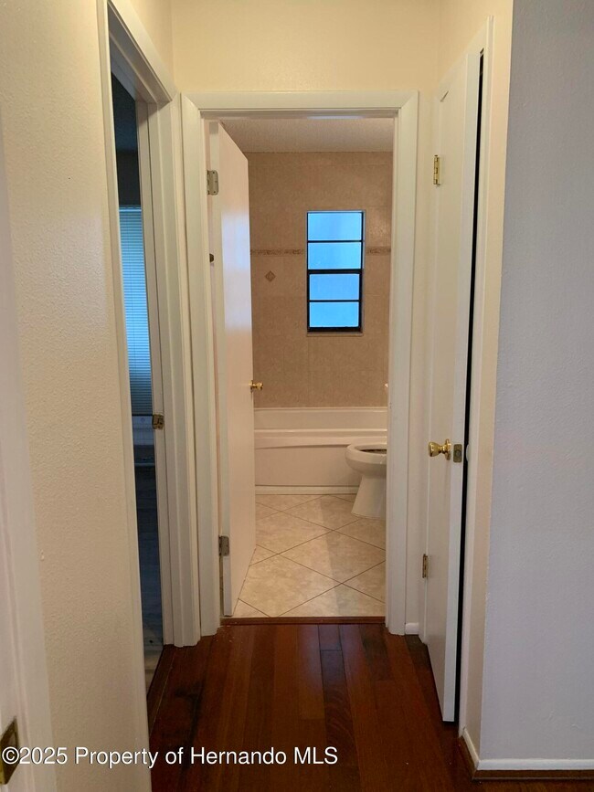 Building Photo - 4143 Montano Ave