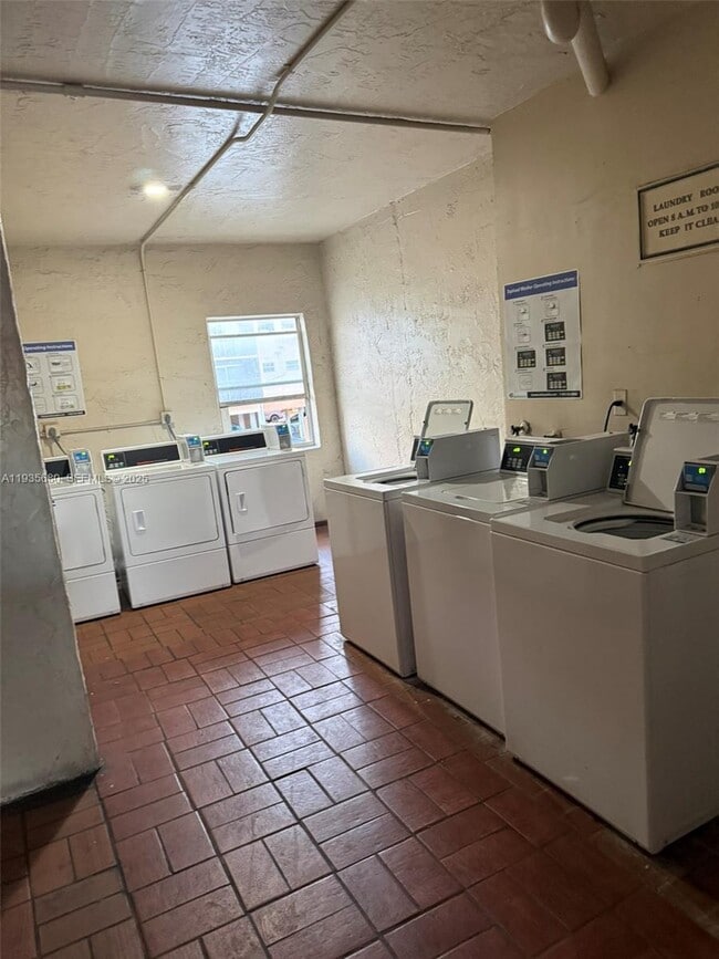 Building Photo - 6070 W 18th Ave