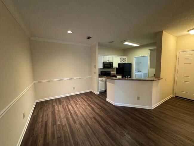 Building Photo - Fall Into Savings –$1,000 off 1st months r...