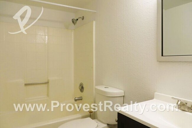 Building Photo - 3 Bed, 2 Bath Silver Lakes Home!!!