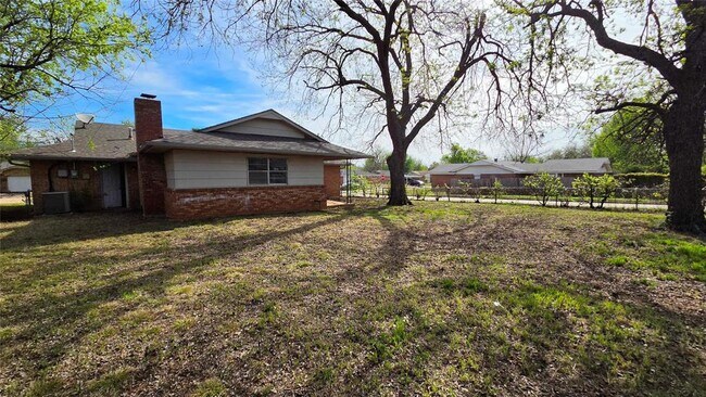 Building Photo - 3224 Lazy Ln