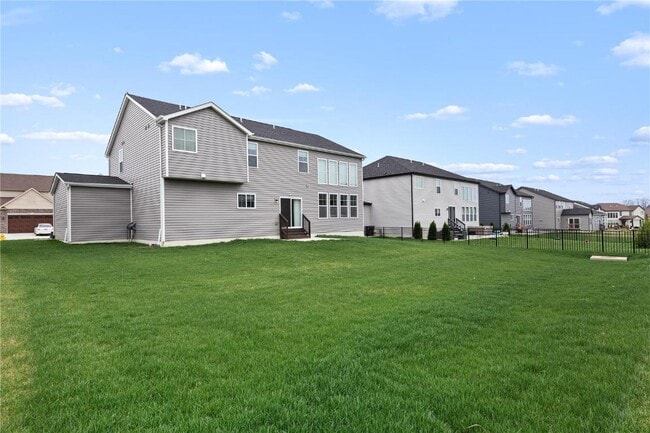 Building Photo - 151 Far Meadow Dr