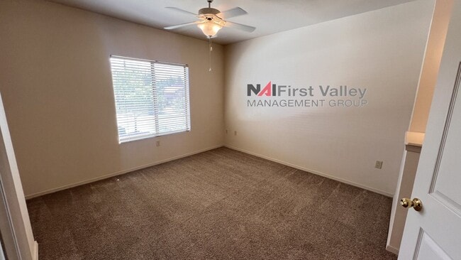 Building Photo - 2 Bedrooms, 2 Baths