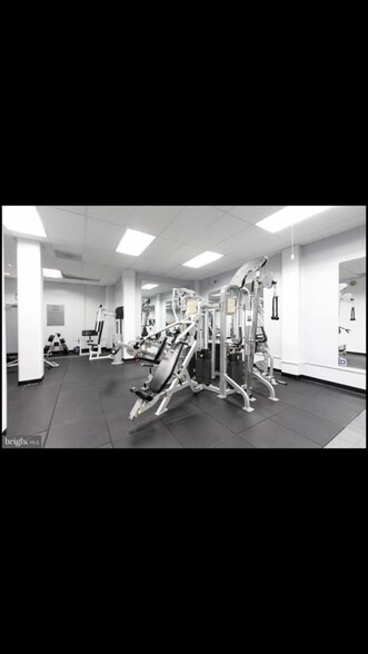 Building Photo - 4515 Willard Ave