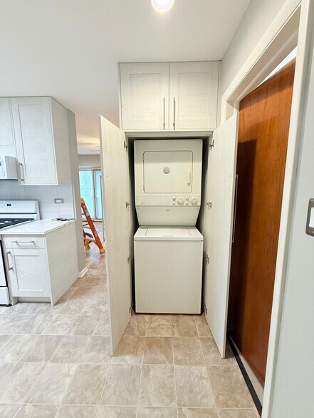 Building Photo - 1123 W Webster Ave