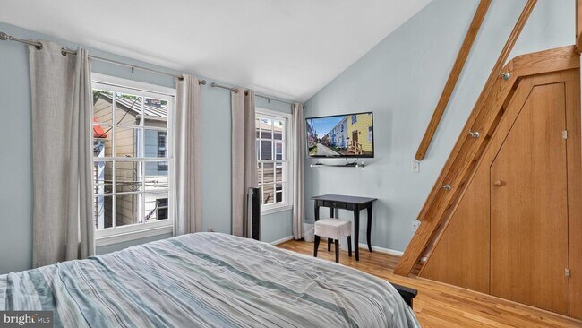 Building Photo - 35 Pinkney St