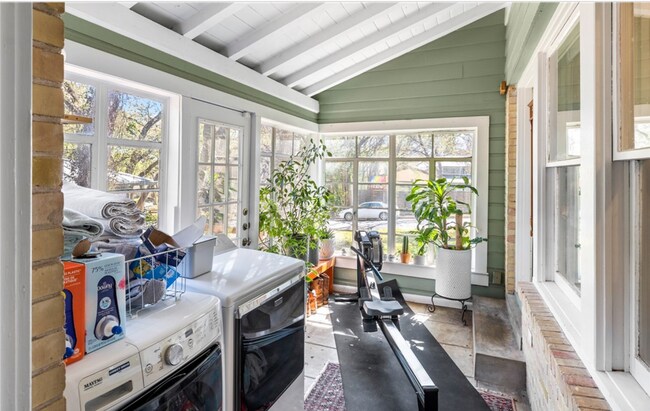 Building Photo - Gorgeous Tarrytown Home for Rent