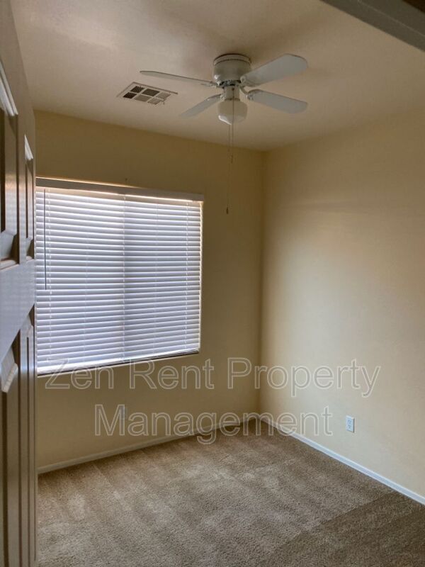 Building Photo - 4569 E Sundance Ave