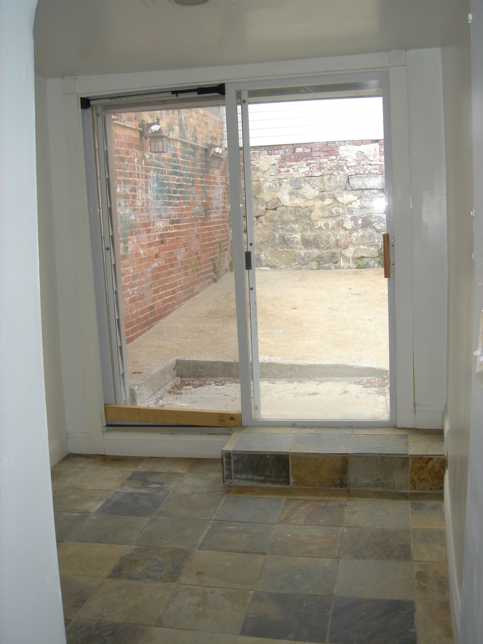 Building Photo - 2538 Foster Ave