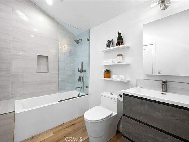 Building Photo - BRAND NEW 1BR + 1BA ADU / IN UNIT LAUNDRY ...