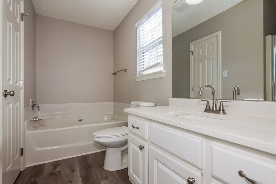Building Photo - 109 Silverleaf Ct