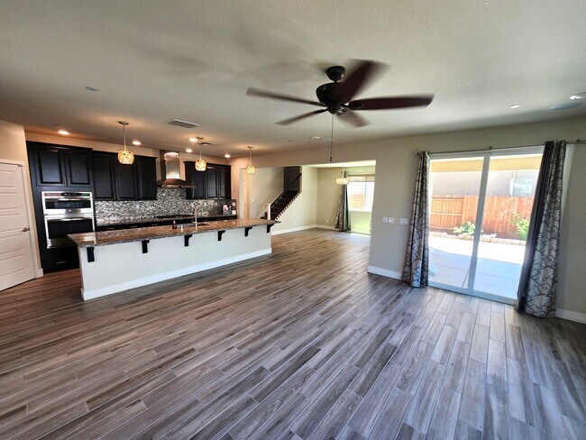 Building Photo - Updated North Natomas 5bd/3ba Home with 2 Car Garage