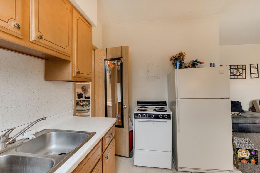 Building Photo - 680 6th St