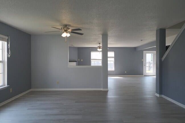 Building Photo - 6857 Maywood Cir
