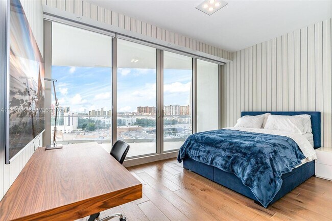 Building Photo - 16901 Collins Ave