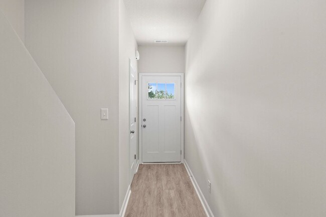 Building Photo - Townhouse For Rent in Holly Ridge!