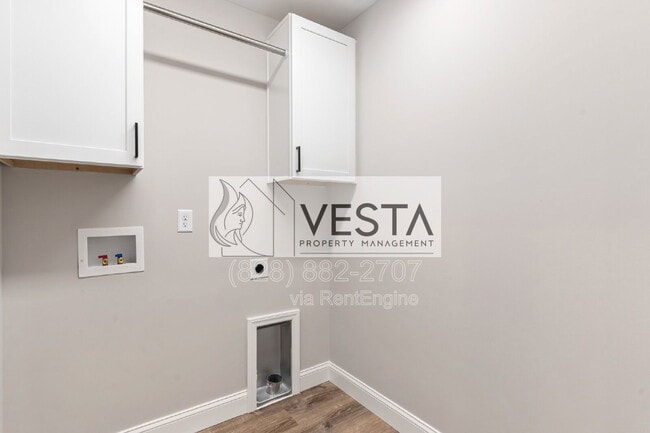 Building Photo - 16 Meadows Town Rd