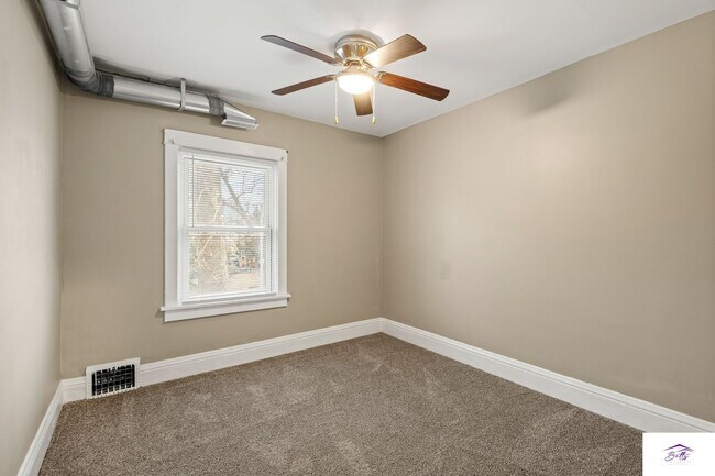 Building Photo - RENT SPECIAL!