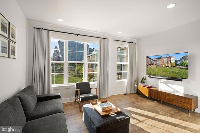 Building Photo - 11258 Faraday Park Dr.