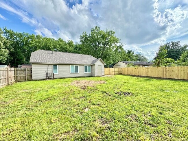 Building Photo - 3804 Walsingham Dr